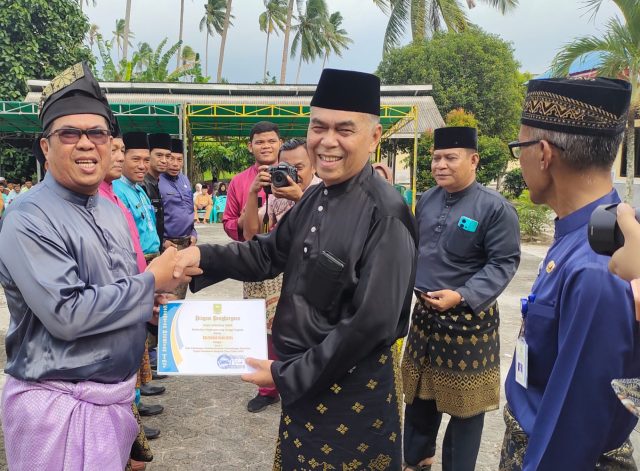 HUT Kota Ranai ke 152 Dihiasi Pemberian Penghargaan Desa dan Kelurahan terbaik