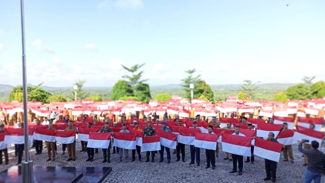 Gerakan Pembagian 10 Juta Bendera digelar Pemkab Natuna