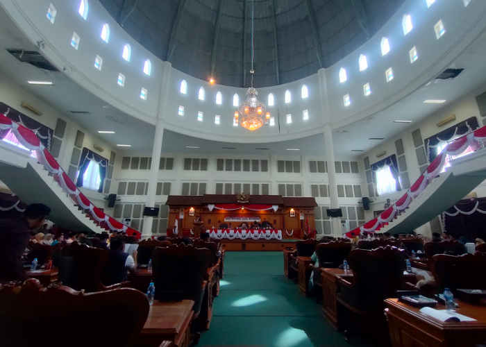 DPRD Tanjungpinang Gelar Paripurna Penyampaian Ranperda Perubahan APBD 2023 (3)