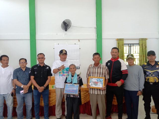 Bupati Anambas Serahkan Bantuan Mesin Untuk Kelompok Nelayan