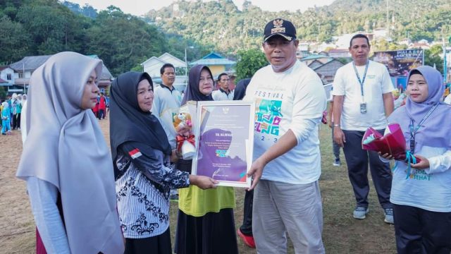 Bupati Kepulauan Anambas, Abdul Haris, SH, MH, Memeriahkan Hari Olahraga Nasional ke-40 dengan Kampanye Sekolah Sehat