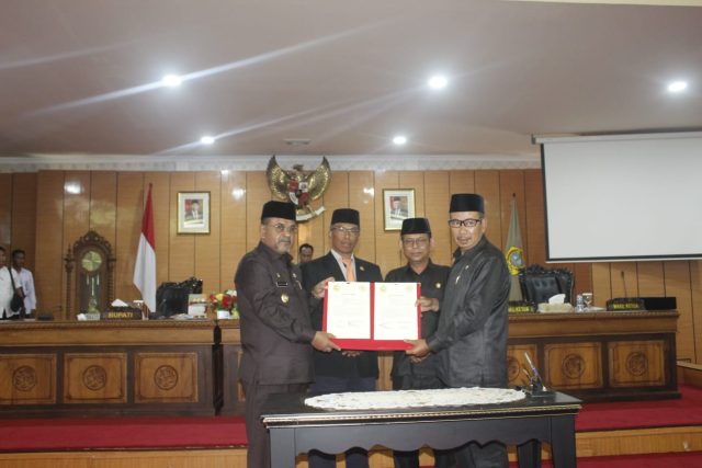 DPRD Karimun Gelar Paripurna Pengesahan KUA PPAS APBD Perubahan Tahun 2023 Dan Perubahan Perda Pemekaran 2 Kecamatan Baru