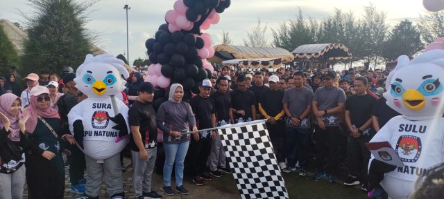 Antusias Masyarakat Padati Kegiatan Jalan Santai Menyambut Pemilu 2024