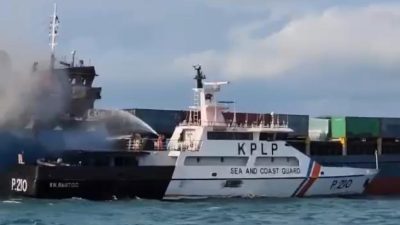 PPLP Tanjunguban Bantu Pemadaman Kapal MV Alexindo 8 Yang Terbakar Di Perairan Batu Ampat Batam