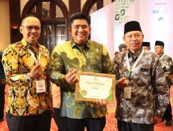Gerakan Cinta Zakat Bintan, Bupati Roby Kurniawan Dianugerahi Penghargaan BAZNAS Awards 2024
