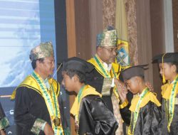 309 Santri se Kecamatan Meral Diwisuda, Bupati : Semoga Menjadi Anak yang Sholeh