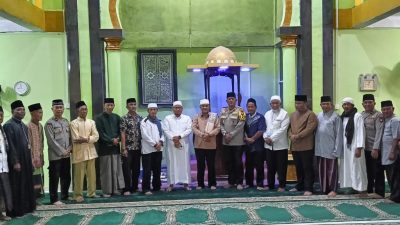 Safari Ramadhan di Moro, Bupati Karimun Serahkan Bantuan Dana Hibah Keagamaan Rp 150 juta
