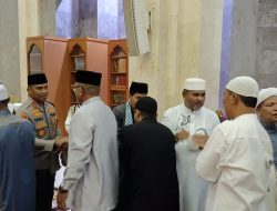 Safari Ramadhan Perdana, Bupati Karimun Aunur Rafiq Shalat Isya Dan Tarawih Di Masjid Agung Karimun
