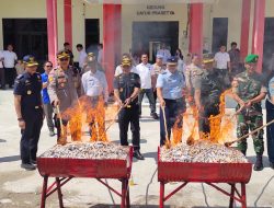Ribuan bungkus Rokok Ilegal Hasil Tangkapan Dimusnahkan Bea Cukai dan Polres Natuna