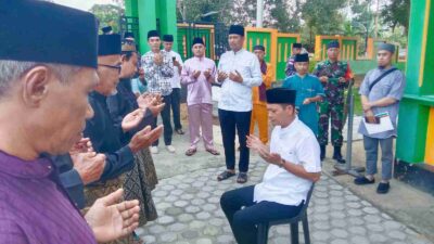 Wabup Anambas Bagikan Bantuan Operasional Masjid dan Mushola