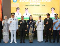 Prosesi Adat Tepuk Tepung Tawar Sambut Roby-Deby Dan Pelepasan Ahdi Muqsith Selaku Wakil Bupati