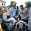 Taufik ZA Serahkan 4 Unit Sepeda Motor ke Polres Asahan