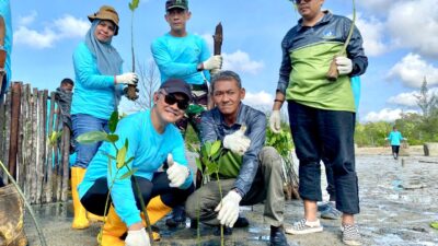 BIIE Bersama Stakeholder Tanam 2.000 Bibit Mangrove Di Pantai Desa Busung