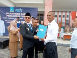 Bupati Aneng Serahkan SK ke 1.899 ASN Baru: “Jabatan Itu Titipan, Jangan Sombong!”