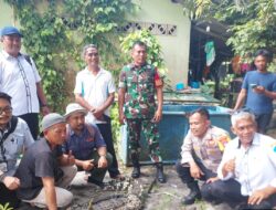 Bhabinkamtibnas Desa Pengujan Fasilitasi Pengembalian Buaya Peliharaan Warga Ke Penangkaran