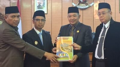 Bupati Karimun Sampaikan Rancangan KUA PPAS APBD 2025 dalam Sidang Paripurna DPRD