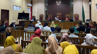Tujuh Terdakwa Kasus Korupsi Mangrove Divonis Masing-Masing 1 Tahun Penjara, Keluarga Dan Penasehat Hukum Kecewa