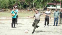 Rocky Marciano Bawole Buka Turnamen Sepak Bola Kompi Cup I Kecamatan Meral Barat (8) Rocky Marciano Bawole Buka Turnamen Sepak Bola Kompi Cup I Kecamatan Meral Barat (8)