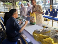 Sebanyak 2.574 Paket Beras SPHP Disalurkan  PT Pupuk Indonesia Kepada Masyarakat Sekitar