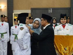 Bupati Karimun Resmi Kukuhkan 32 Anggota Paskribaka Kabupaten Karimun