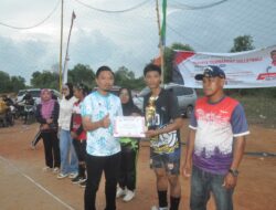 Muhammad Firdaus Anggota DPRD Karimun Tutup Turnamen Bola Voli Harjosari Cup II
