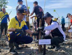 Bupati Karimun Hadir Penanaman Mangrove Dan Pemberian Lifejacket Peringatan Hari Perhubungan Nasional