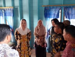 Bupati Cen Sui Lan Serahkan Bantuan Langsung Korban Kebakaran Pian Tengah Natuna, Janjikan Penempatan Mesin Pemompa Air