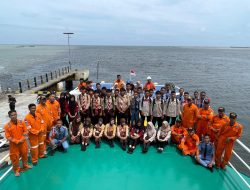 KN SAR Sasikirana Memperkenalkan Sistem dan Cara Kerja Kapal SAR Kepada Pelajar di Natuna