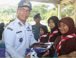 Aneng Berjanji Setengah Dari Gajinya Di sumbangkan Untuk Guru Madrasah