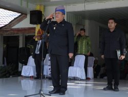 Pimpin Upacara Peringatan Hardiknas, Bupati Asaha Gunakan Tanjak Melayu