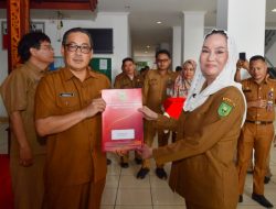 Bupati Cen Sui Lan Berikan Apresiasi dan Penghargaan Bagi ASN Masa Purna Tugas