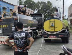Polres Natuna Bantu PDAM Salurkan Air Bersih Gratis Bagi Warga Terdampak Pemutusan Jaringan Pipa