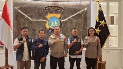 Polda Kepri Dukung HPN 2026, Kapolda Terima Penghargaan Sahabat PWI