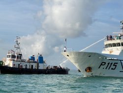 PPLP Tanjunguban Evakuasi Kapal Terbakar Di Laut Tanjunguban, Tiga Kru Korban Dievakuasi