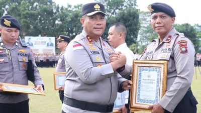 Kapolda Kepri Beri Penghargaan Personel yang Ungkap Korupsi Rp30,6 Miliar di Batam