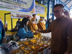 Respons Keluhan Warga, Bupati Aneng Gelar Gerai Pangan Murah di Tarempa Barat