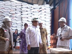 Wagub Nyanyang Cek Stok Beras dan Minyak Goreng Bulog Batam, Pastikan Aman Dan Tersedia Sampai Lebaran 2026