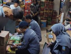 Nekat Jual Produk Kadaluarsa, Dinkes Anambas Sita 25 Item Pangan di Pasar Tarempa