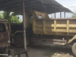 Diduga Mengejar Omset, Mobil Truk Angkut Material Tanah Timbun Proyek Pasar Modern Natuna Terlibat Laka Lantas