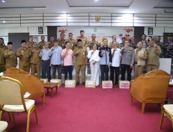 Wali Kota Lis Bagikan Paket Sembako untuk RT dan RW Menyambut Imlek