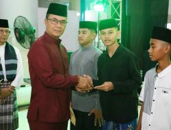 Hadiri Buka Puasa dan Peringatan Nuzulul Qur’an di Batam, Wakil Ketua I DPRD Batam Santuni Anak Yatim