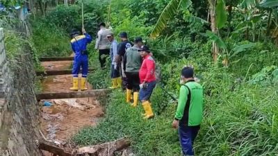 BPBD Lakukan Penyisiran Keberadaan Buaya Di Perumahan Telaga Surya Tanjunguban