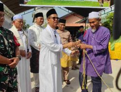 Jadi Khatib Sholat Idul Adha di Moro, Bupati Karimun Apresiasi Bantuan Sapi Qurban dari Presiden