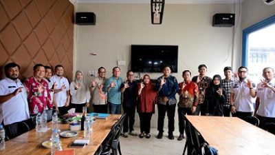 Bahas Isu Abrasi Pesisir, Bupati Kasmarni Terima Audiensi BEM Universitas Riau di Duri