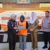 Tangis Jumiati Pecah Saat Wakajati Kepri Serahkan Berkas Restorative Justice