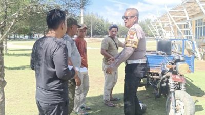 Satlantas Polres Natuna Kembali Berbagi Lewat Jumat Berkah Kepada Para Pekerja Kebersihan di Pantai Piwang