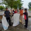 Tim Kecamatan Bunguran Timur Berhasil Kumpulkan Sampah Hingga 6 Karung Besar