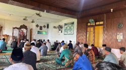 Melalui Mimbar Masjid Hajarul Baroqah Jadi Saksi Briptu Wira Ramadhan Putra mengisi khutbah Jumat