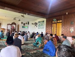 Melalui Mimbar Masjid Hajarul Baroqah Jadi Saksi Briptu Wira Ramadhan Putra mengisi khutbah Jumat