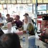 Obrolan Santai Melepas Lelah, Bupati Cen dan Wakilnya Ajak Wartawan Ngopi Bareng